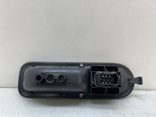 MANDO ELEVALUNAS DELANTERO DERECHO Renault CLIO III 