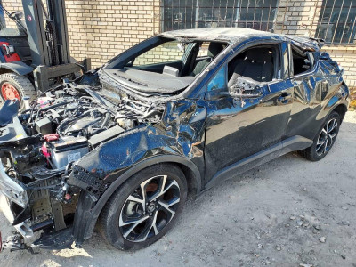 TOYOTA C-HR (X10)