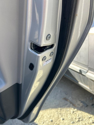 CERRADURA PUERTA TRASERA DERECHA