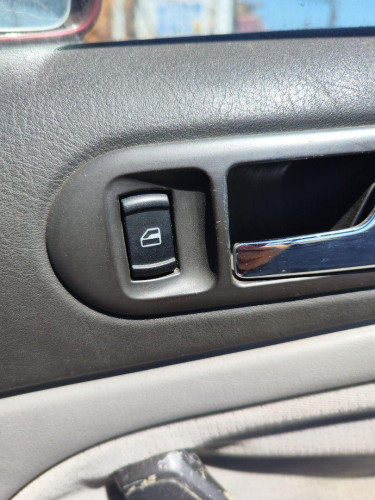 MANDO ELEVALUNAS DELANTERO DERECHO VOLKSWAGEN PASSAT BERLINA (3B2) 
