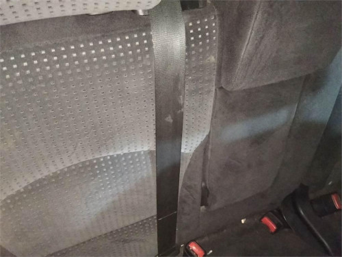 CINTURON SEGURIDAD TRASERO CENTRAL Mitsubishi GRANDIS (NA0W) 