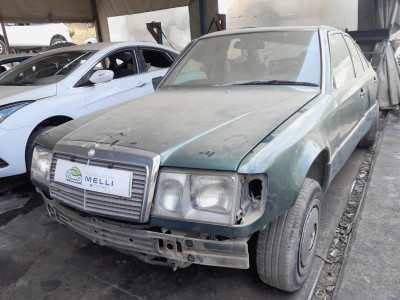 MERCEDES-BENZ CLASE 124 (BM 124) BERLINA