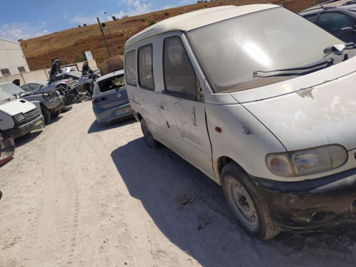  LUNA DELANTERA DERECHA Nissan VANETTE CARGO 
