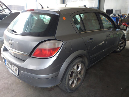 OPEL ASTRA H BERLINA — vehículo donante para recambios 
