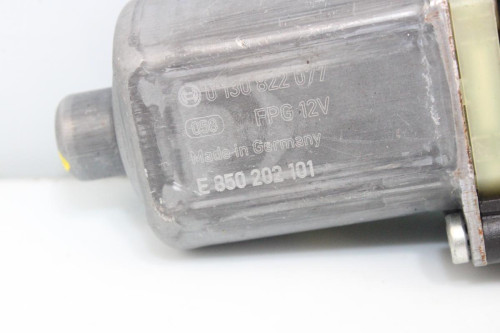 MOTOR ELEVALUNAS DELANTERO DERECHO 