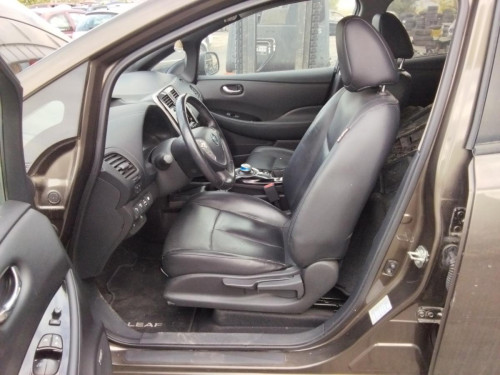  NISSAN LEAF (ZE1) 