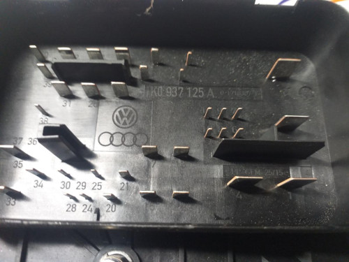  CAJA RELES / FUSIBLES 