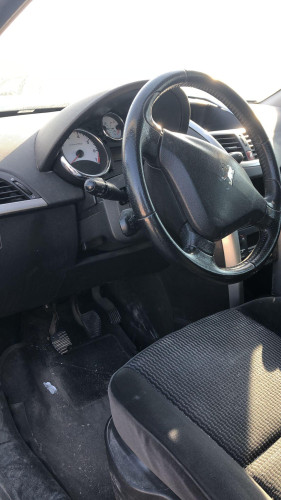 PEUGEOT 207 — vehículo donante para recambios 