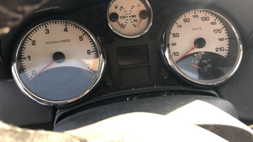 PEUGEOT 207 — vehículo donante para recambios 