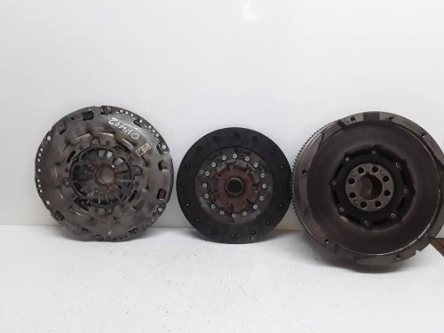 KIT EMBRAGUE Toyota AVENSIS (T27) 