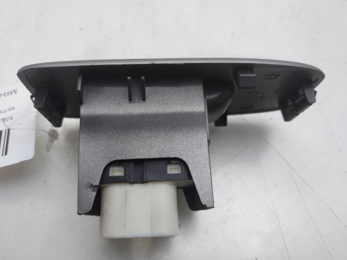  MANDO ELEVALUNAS TRASERO DERECHO MITSUBISHI MONTERO (V60/V70) 
