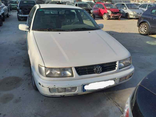  VOLKSWAGEN PASSAT BERLINA (3A2) 