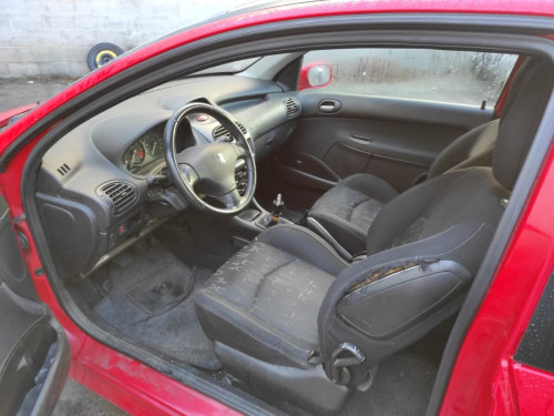 PEUGEOT 206 — vehículo donante para recambios 