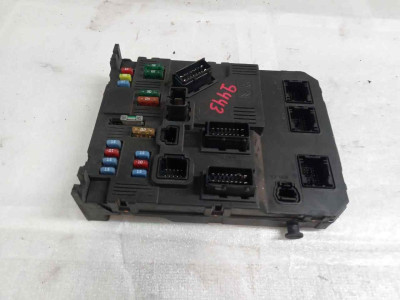 CAJA RELES / FUSIBLES