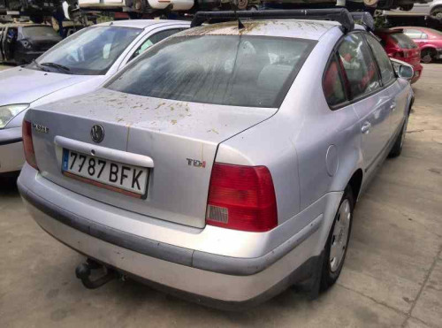  VOLKSWAGEN PASSAT BERLINA (3B2) 