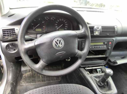  VOLKSWAGEN PASSAT BERLINA (3B2) 
