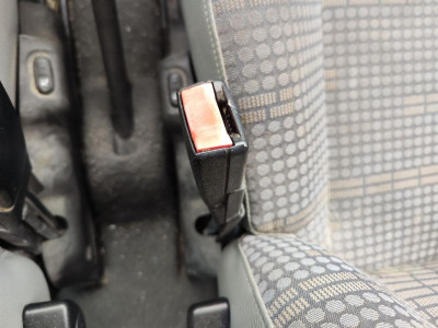 PRETENSOR AIRBAG DERECHO