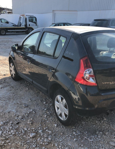 DACIA SANDERO — vehículo donante para recambios 