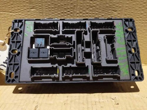  CAJA RELES / FUSIBLES 
