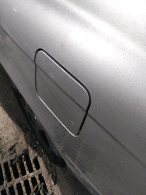 TAPA EXTERIOR COMBUSTIBLE