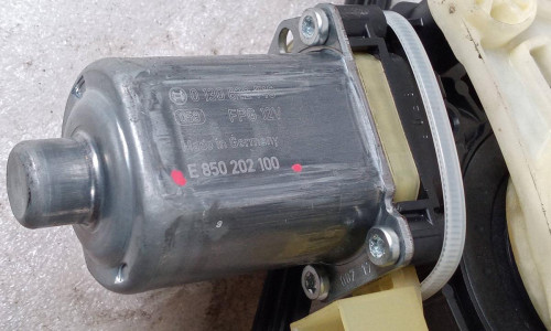  MOTOR ELEVALUNAS DELANTERO DERECHO SEAT LEON SC (5F5) 