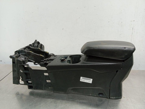  APOYABRAZOS CENTRAL FORD FOCUS BERLINA (CB8) 