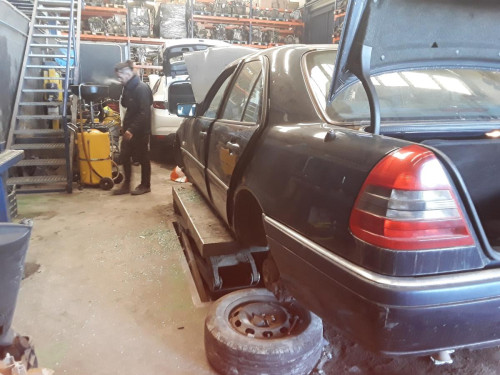  MERCEDES-BENZ CLASE C (BM 202) BERLINA 