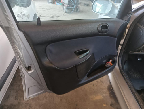 PEUGEOT 206 — vehículo donante para recambios 