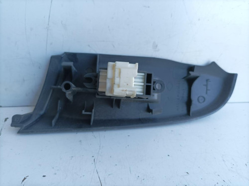  MANDO ELEVALUNAS TRASERO DERECHO Nissan ALMERA (N16/E) 