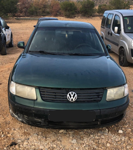 VOLKSWAGEN PASSAT BERLINA (3B2) — vehículo donante para recambios 