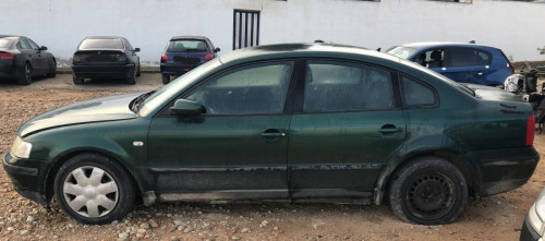 VOLKSWAGEN PASSAT BERLINA (3B2) — vehículo donante para recambios 