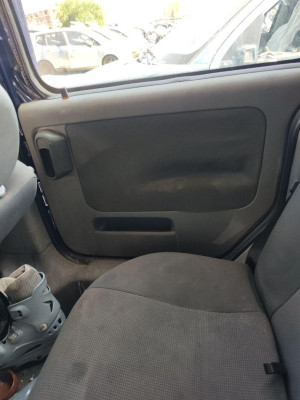 GUARNECIDO PUERTA TRASERA DERECHA