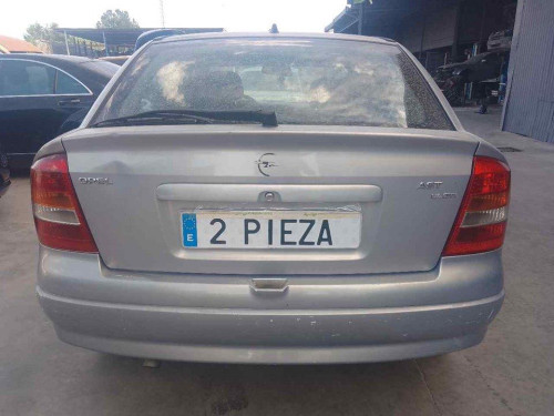 OPEL ASTRA G BERLINA — vehículo donante para recambios 