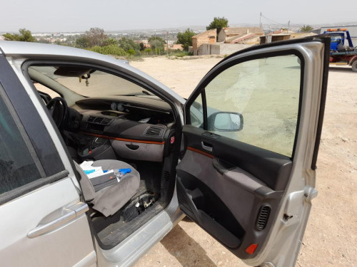 CITROEN C8 — vehículo donante para recambios 