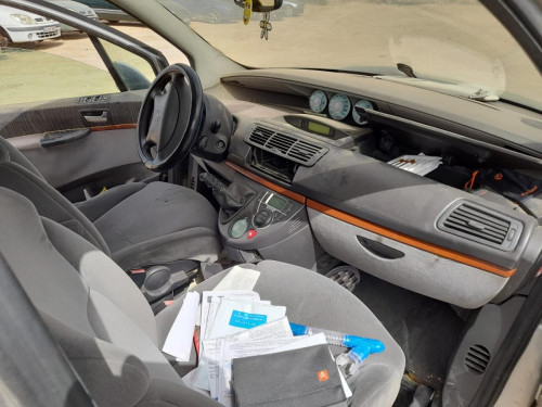 CITROEN C8 — vehículo donante para recambios 