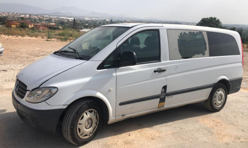 MERCEDES-BENZ VITO BASIC-KOMBI (639) — vehículo donante para recambios 