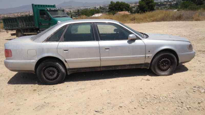 AUDI A6 BERLINA (C4)