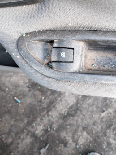 MANDO ELEVALUNAS TRASERO DERECHO Renault LAGUNA II (BG0) 