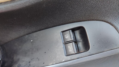 VOLKSWAGEN EOS (1F7)(2006) — Donor Vehicle for Used Parts 