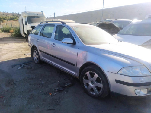 SKODA OCTAVIA COMBI (1Z5) de segunda mano