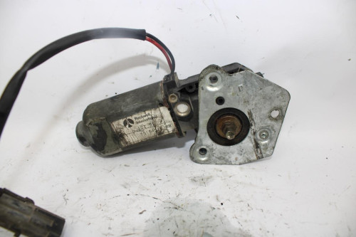 MOTOR ELEVALUNAS DELANTERO DERECHO 