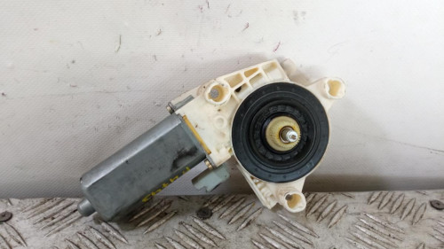  MOTOR ELEVALUNAS DELANTERO DERECHO 