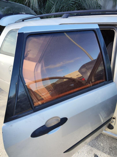 LUNA TRASERA DERECHA б/у