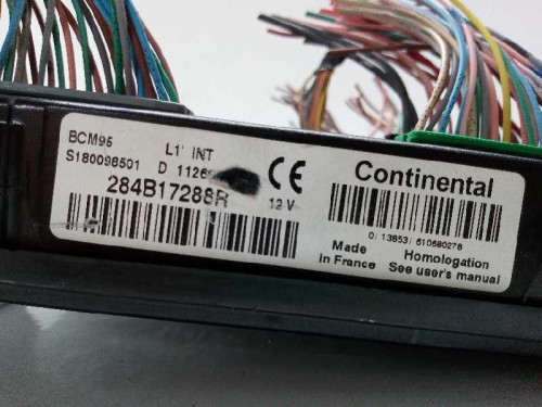  CAJA RELES / FUSIBLES Renault SCENIC III (JZ) 