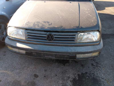 VOLKSWAGEN VENTO (1H2)