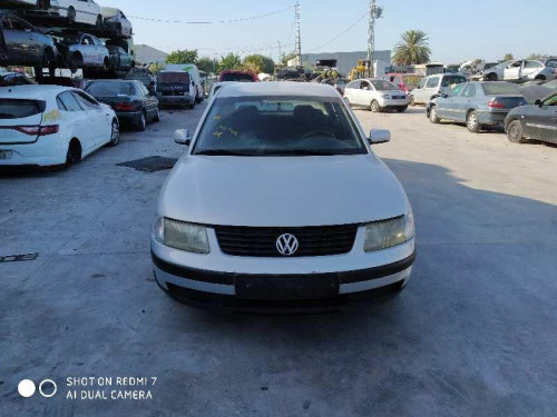  VOLKSWAGEN PASSAT BERLINA (3B2) 