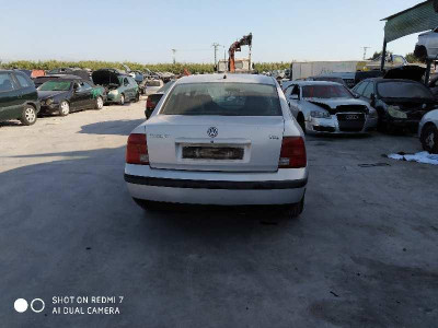 VOLKSWAGEN PASSAT BERLINA (3B2)