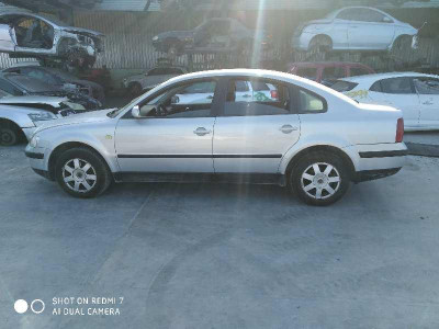 VOLKSWAGEN PASSAT BERLINA (3B2)