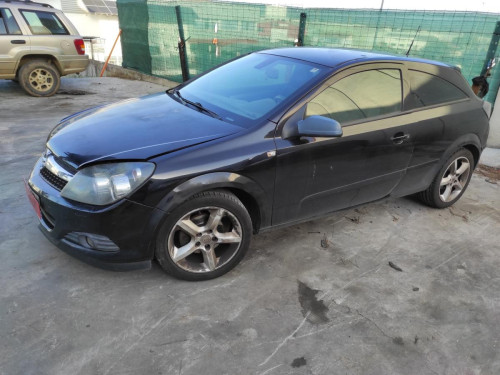 OPEL ASTRA H GTC — vehículo donante para recambios 