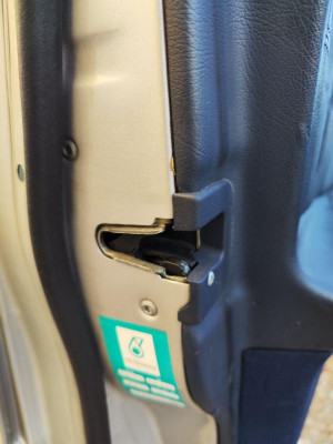 CERRADURA PUERTA DELANTERA IZQUIERDA